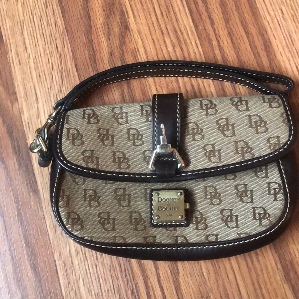 Dooney & Bourke wristlet
